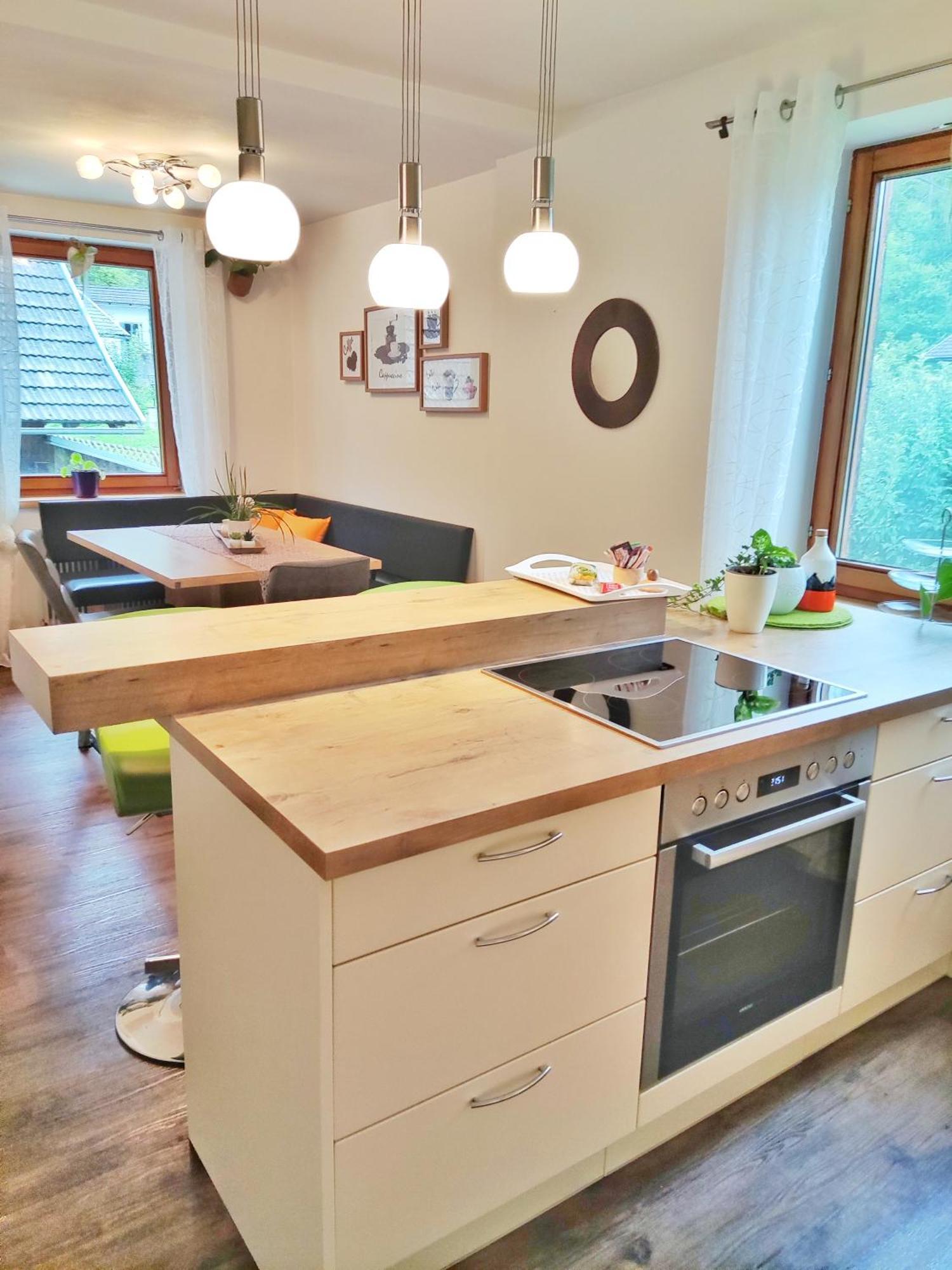 Unterm Nussbaum 2 * Rassnig